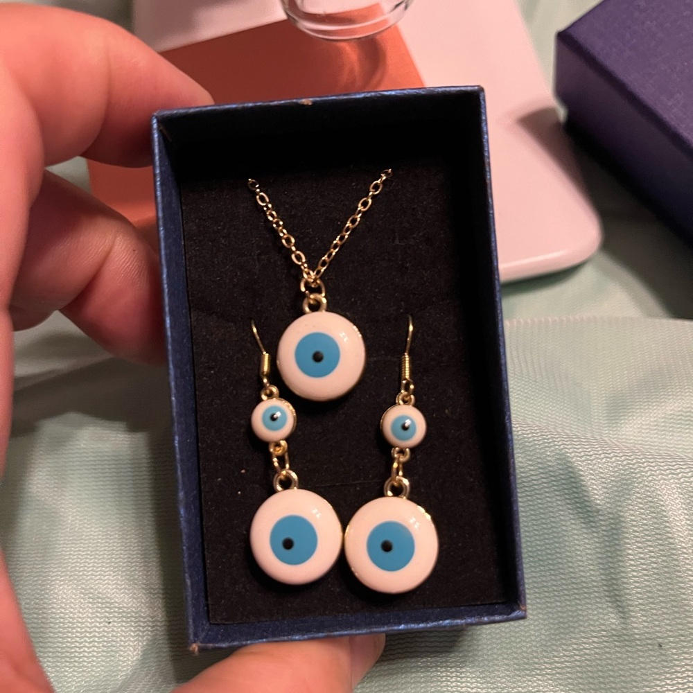 NWOT Evil Eye Pendent and Earring Set 16” +3” extender